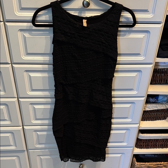 Little black Dress Anthropologie Bailey 44 Ines Column Lace Dress small - Picture 5 of 9